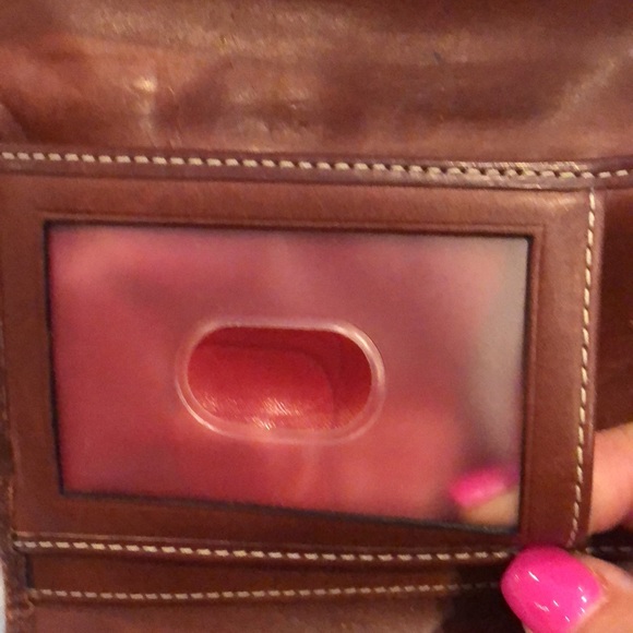 Gorgeous brown Dooney & Bourke signature wallet - Picture 12 of 16